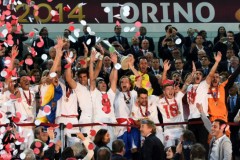 皇马少一人逆境战赫伊森红牌，精神铸就逆转胜利